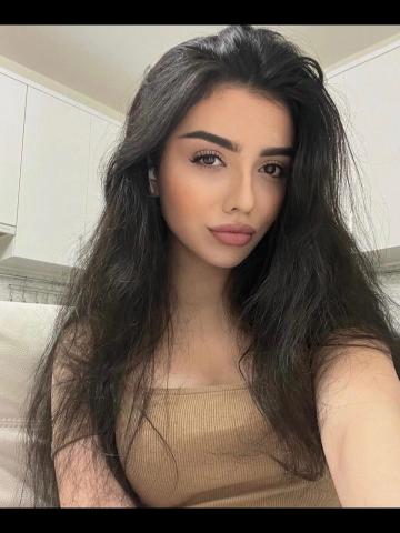 Алла Роскошная Брюнетка